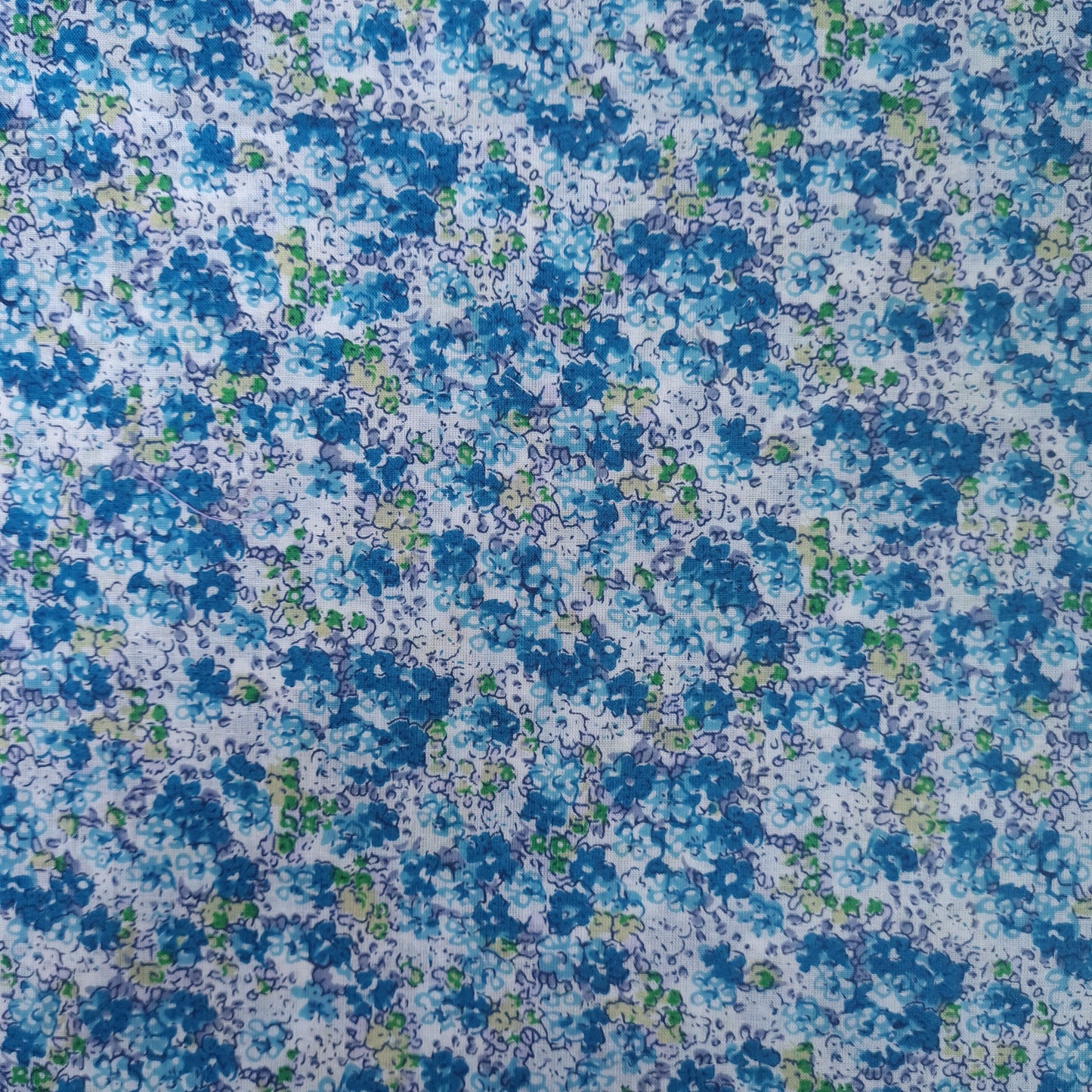 Tricoline I Azul com flores pequenas